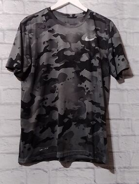Nike Men's Short Sleeve Camo Dri-FIT Tee in Black and Gray